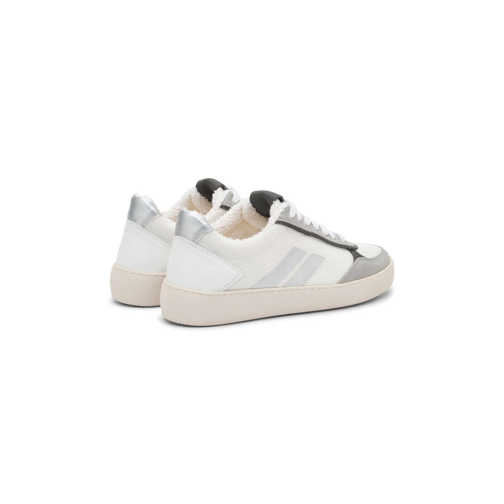 Ground™ Sneakers Silver
